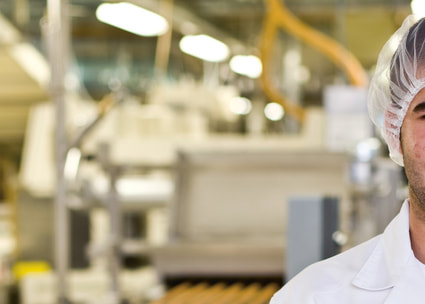 Lebensmitteltechnologe mit Guetzli Jeune collaborateur dans la production